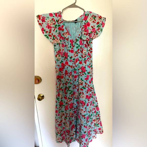 🎊 Gorgeous Ann Taylor Size 8 Strawberry Cherries Floral Flutter Sleeve Midi - Picture 1 of 10